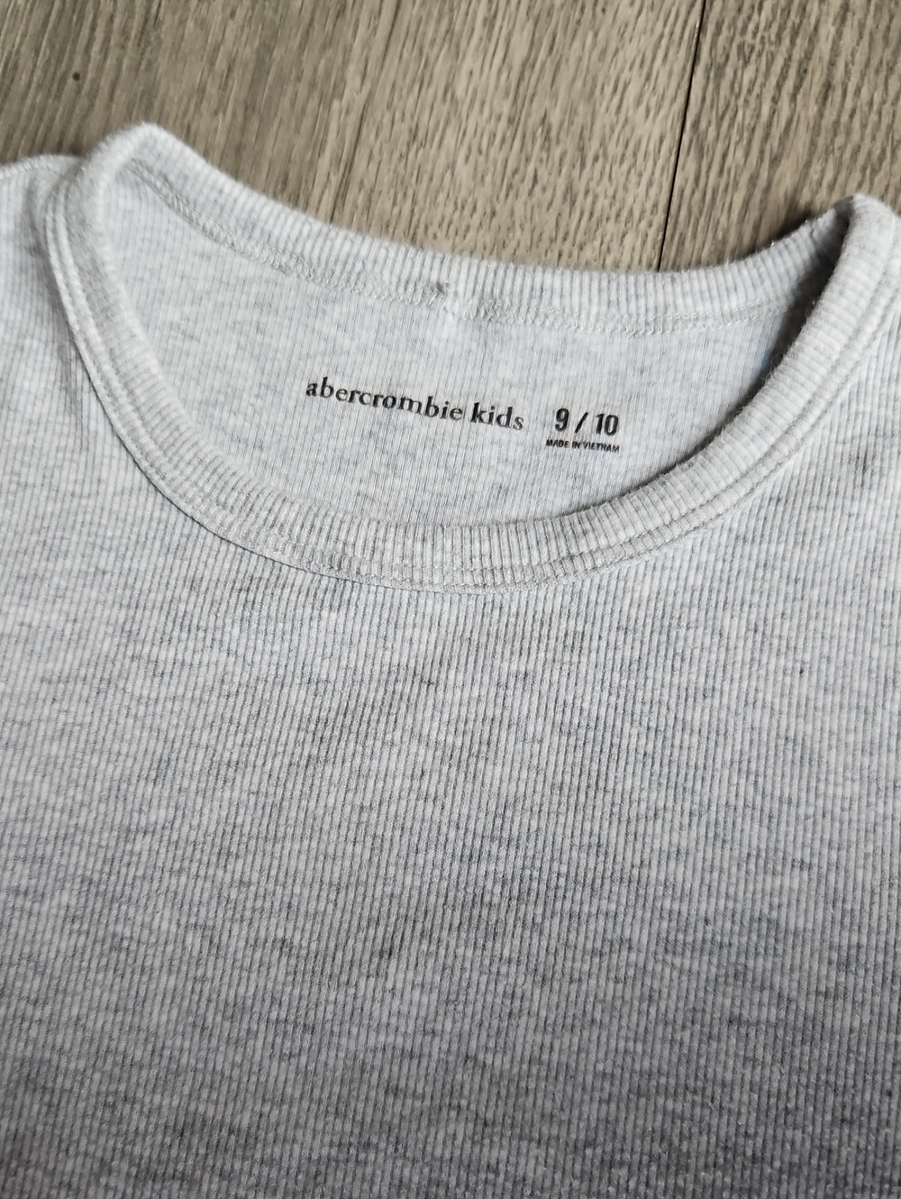 3/$6 Abercrombie Kids Cinch Detail Short Sleeve Ribbed Shirt Size 9/10 Gray - Picture 4 of 6